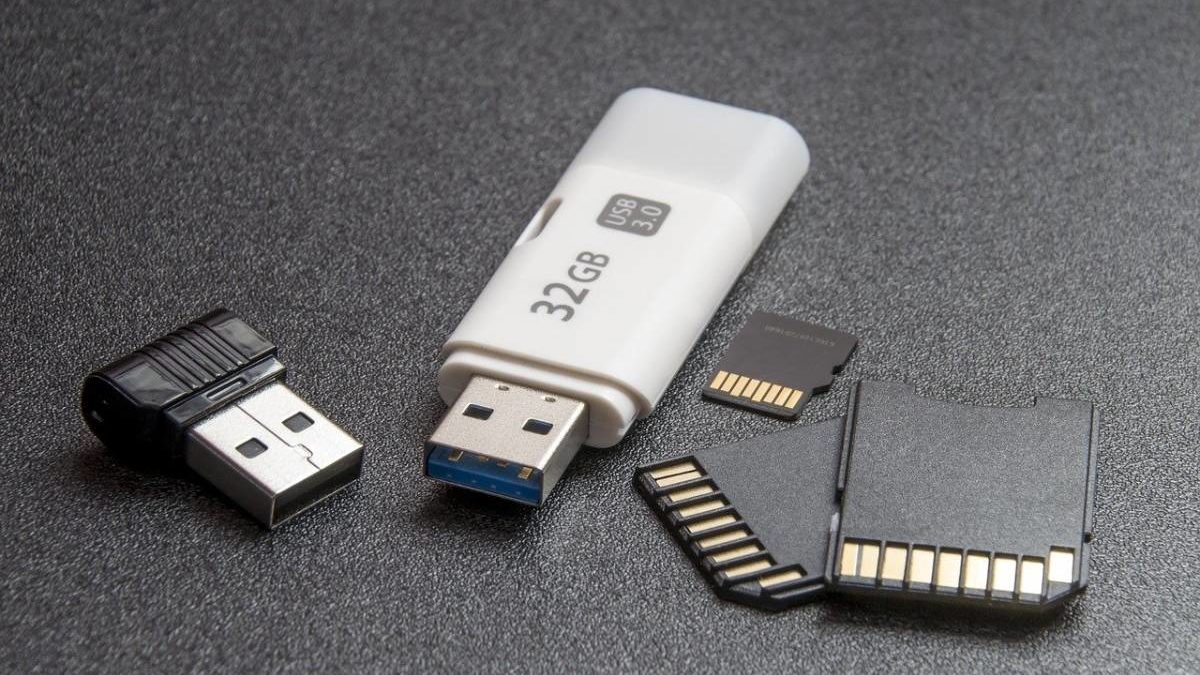 What is Write Protected Pendrive? – About, Removing, Unlock, and More